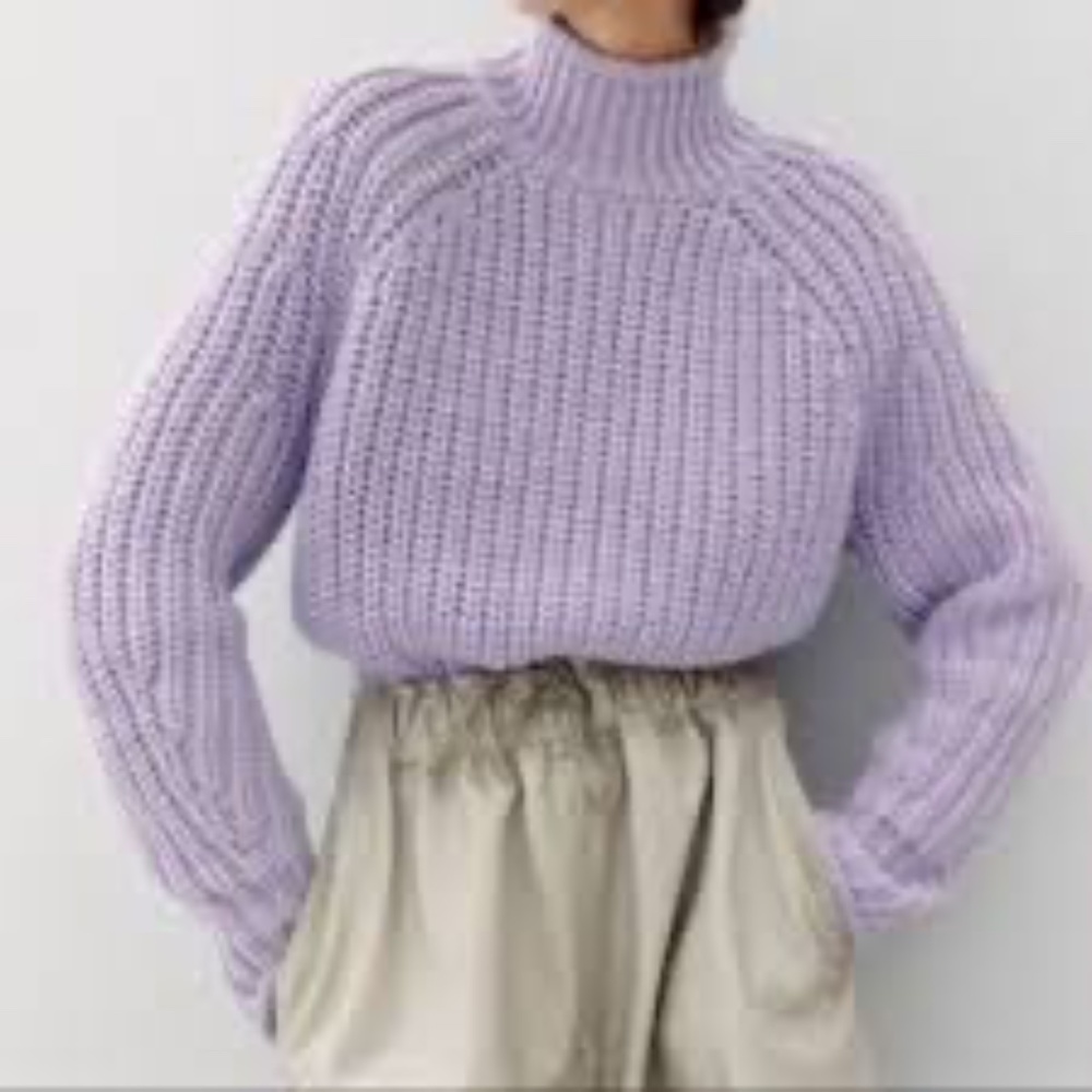 small H&M knit sweater lavender 5% wool light purple mock neck
